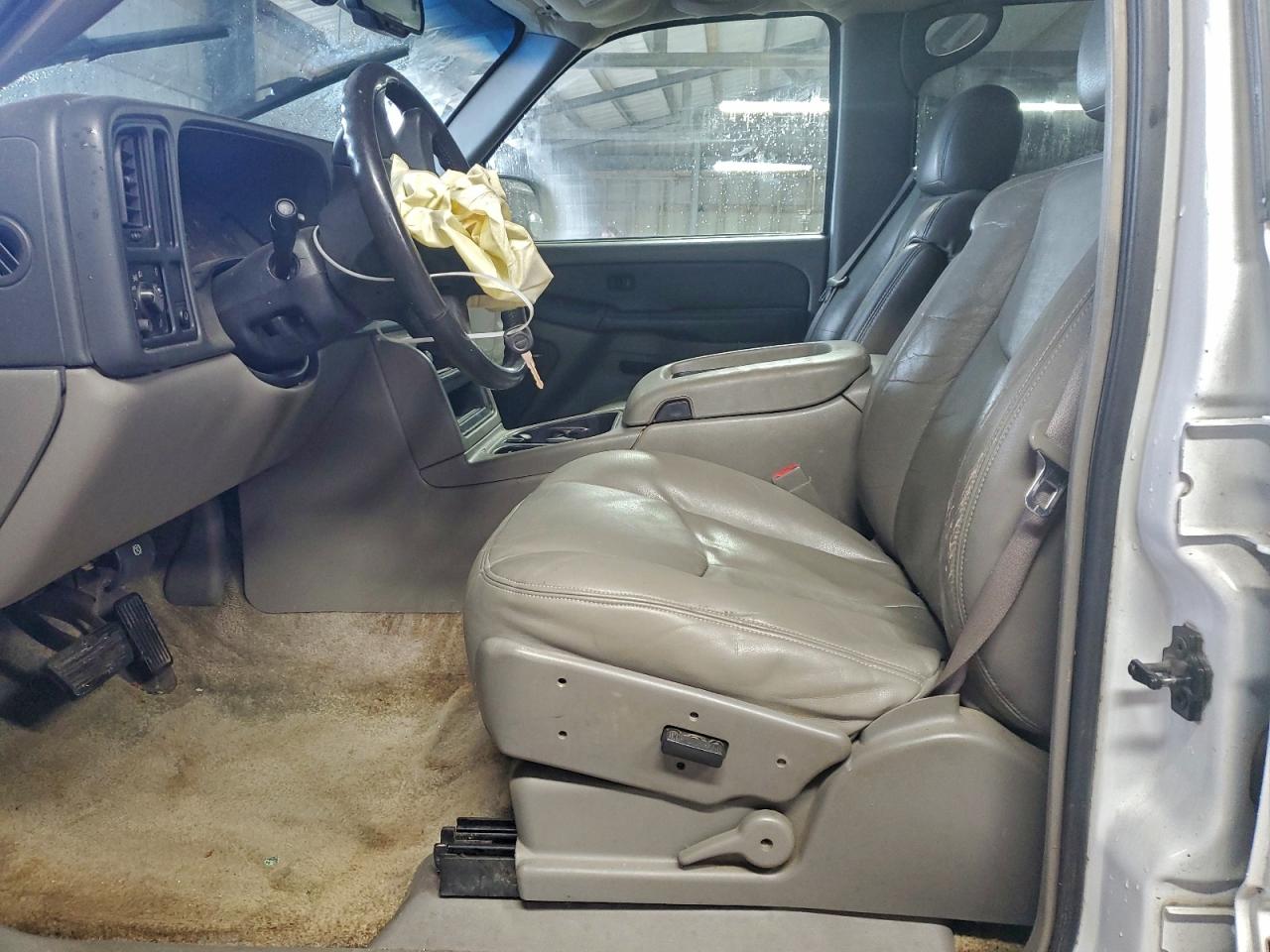 2003 Chevrolet Suburban C1500 VIN: 1GNEC16Z13J127600 Lot: 94242805