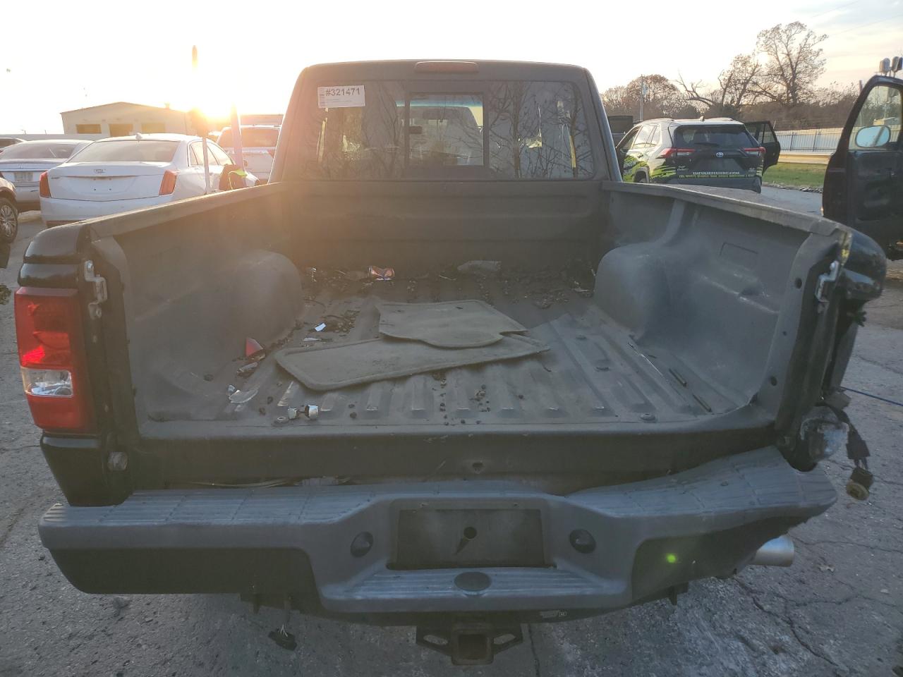 2011 Ford Ranger Super Cab VIN: 1FTLR4FE8BPA71860 Lot: 92816895