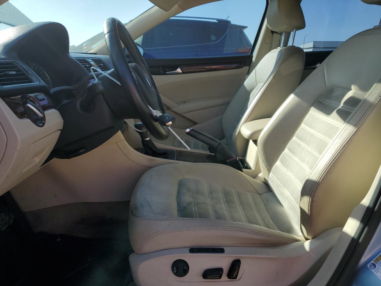 2012 Volkswagen Passat Sel VIN: 1VWCP7A37CC043793 Lot: 92455175