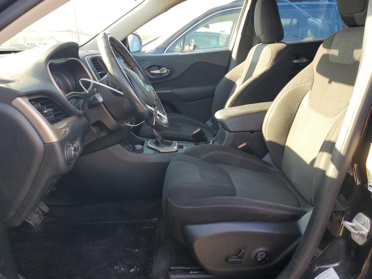 2016 Jeep Cherokee Latitude VIN: 1C4PJMCS7GW194534 Lot: 92039715