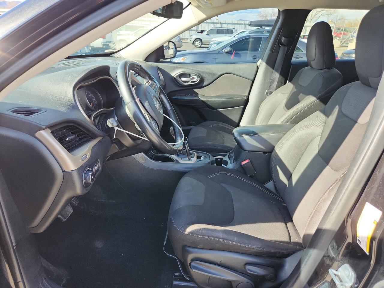 2015 Jeep Cherokee Latitude VIN: 1C4PJMCB2FW733625 Lot: 93494195