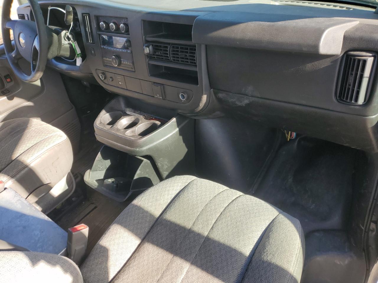 2015 Chevrolet Express G2500 Delivery Van VIN: 1GCWGFCF6F1126441 Lot: 92709515