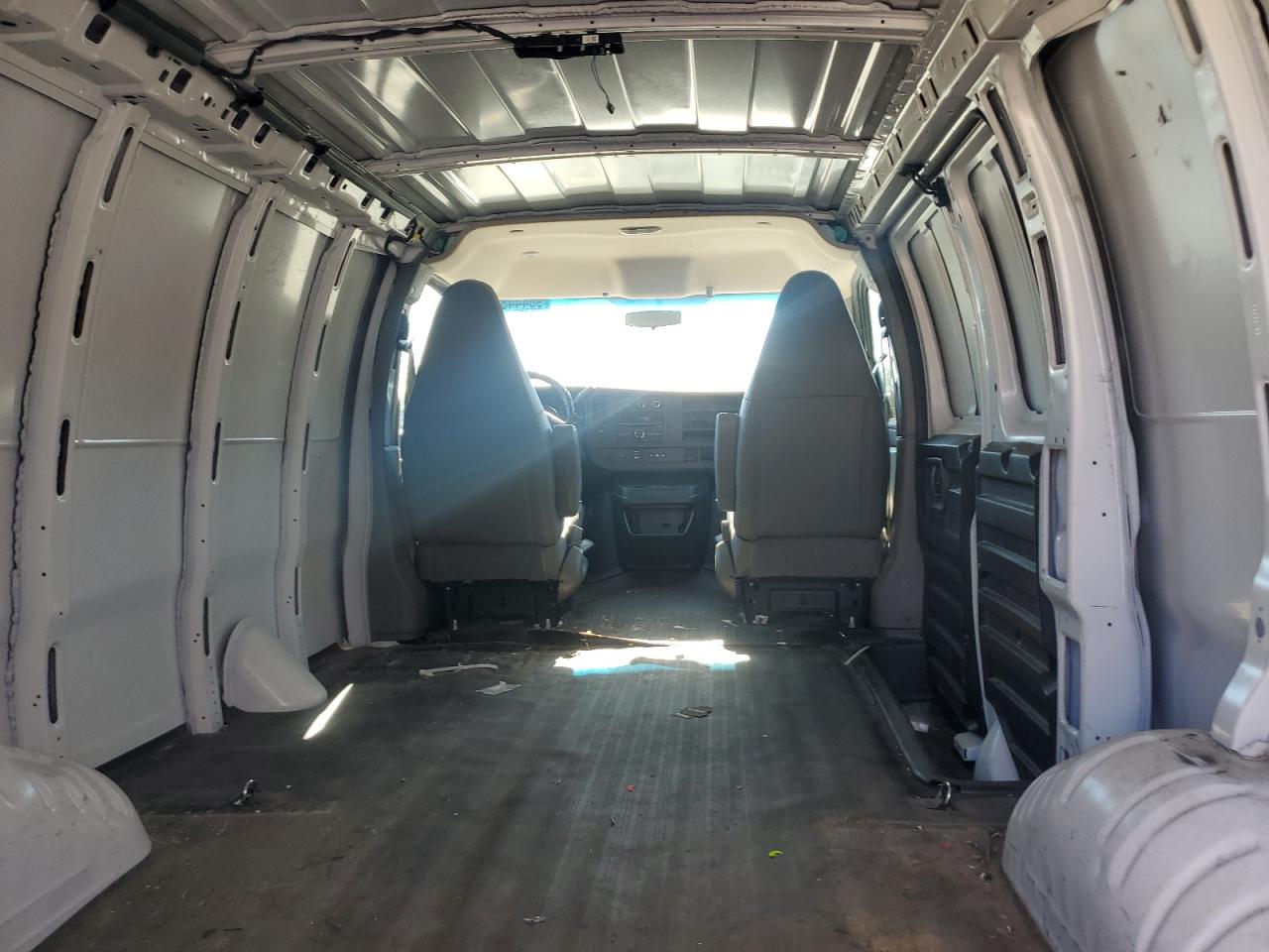 2020 Chevrolet Express G2500 VIN: 1GCWGAFG8L1141381 Lot: 90444895