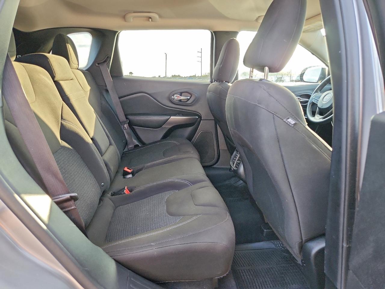 2019 Jeep Cherokee Latitude VIN: 1C4PJLCB2KD359114 Lot: 93935505