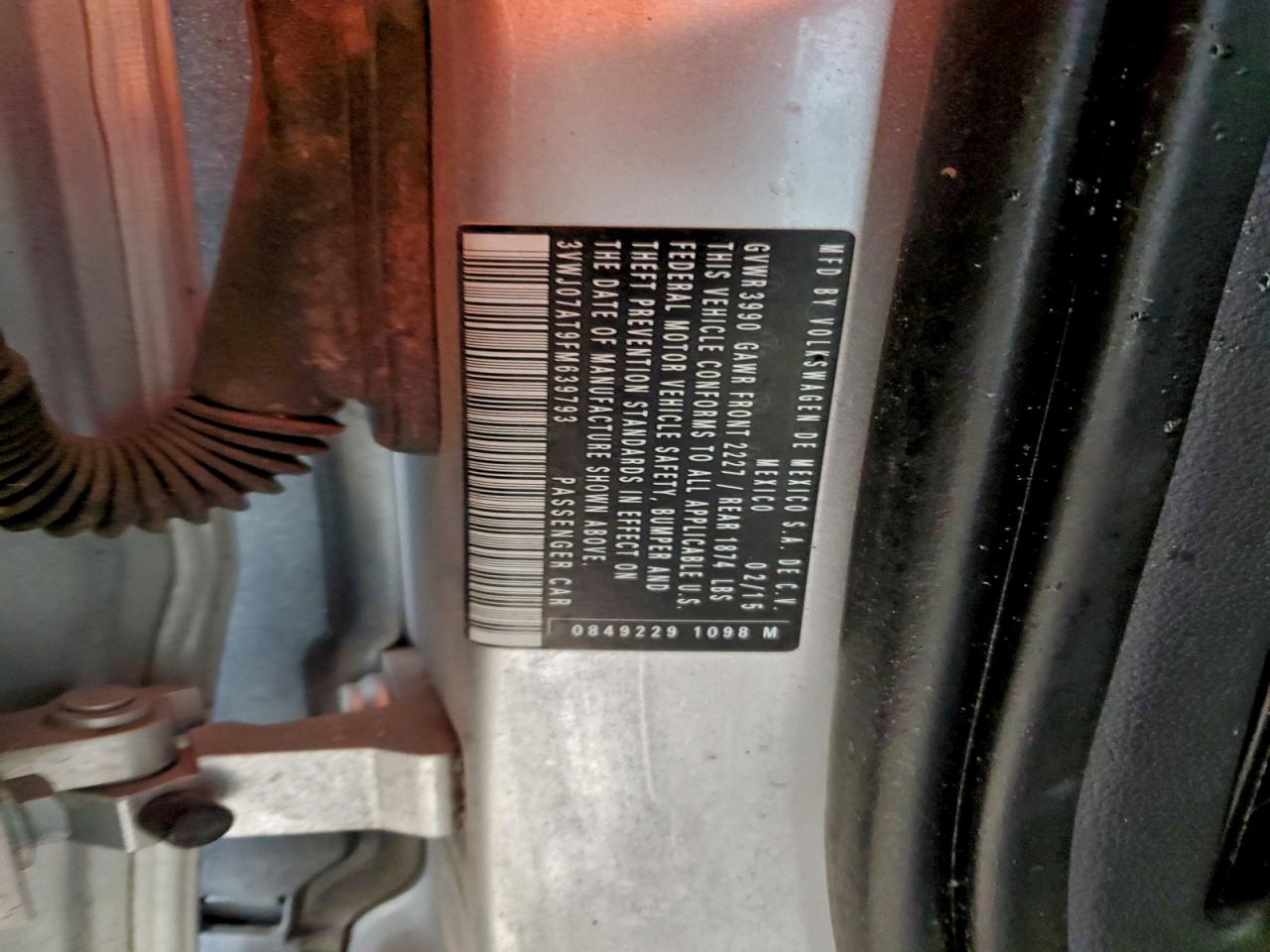 2015 Volkswagen Beetle 1.8T VIN: 3VWJ07AT9FM639793 Lot: 94388395