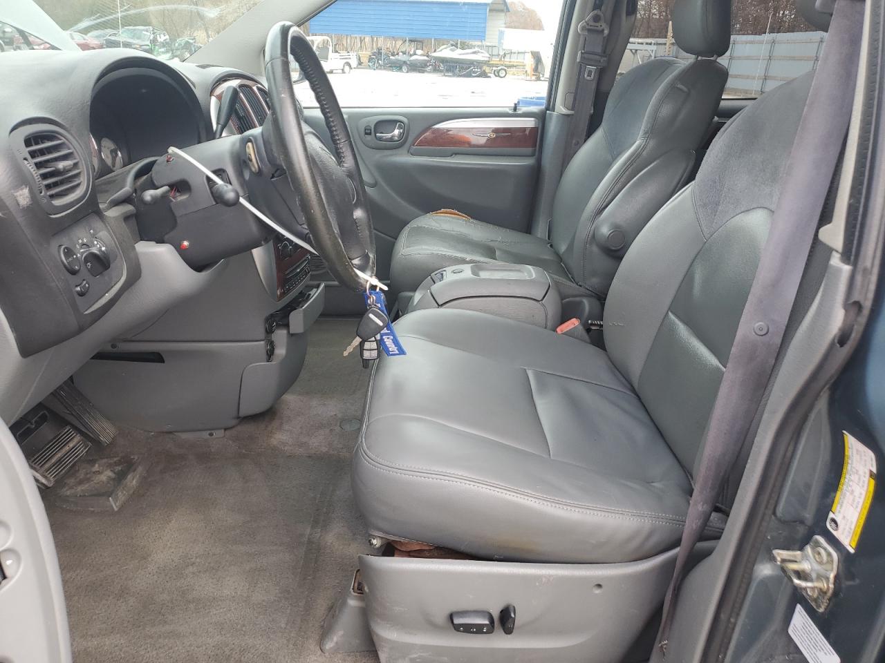 2005 Chrysler Town & Country Limited VIN: 2C8GP64L95R238037 Lot: 92369565