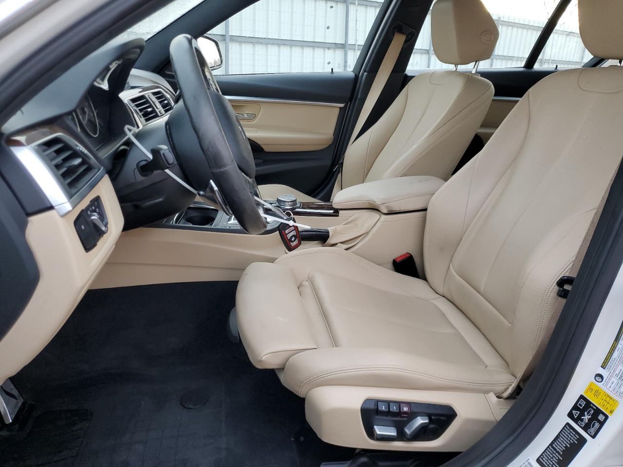 Фото: WBA8B7G53HNU37140