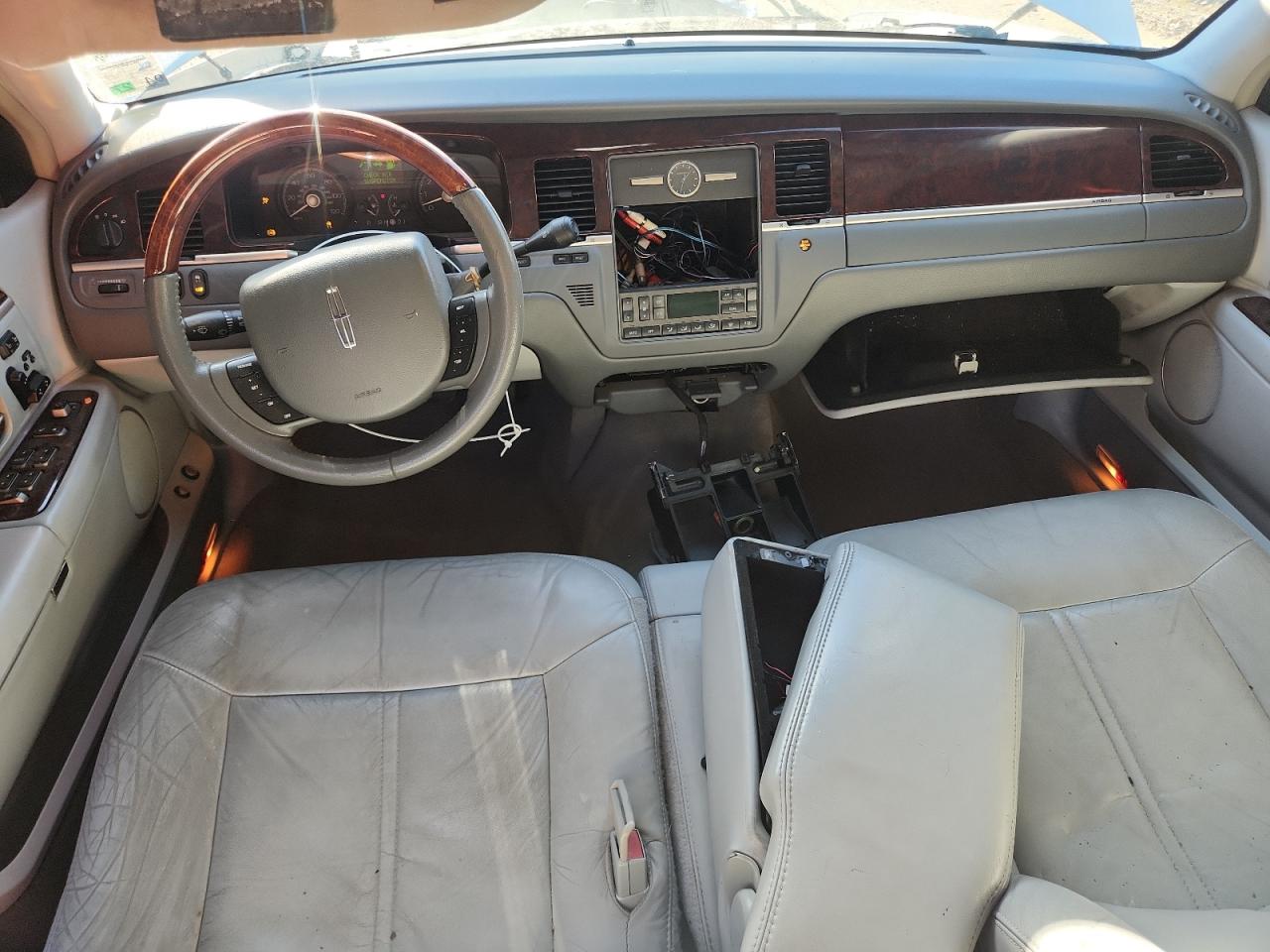 2007 Lincoln Town Car Signature Limited VIN: 1LNHM82W07Y614142 Lot: 91832845