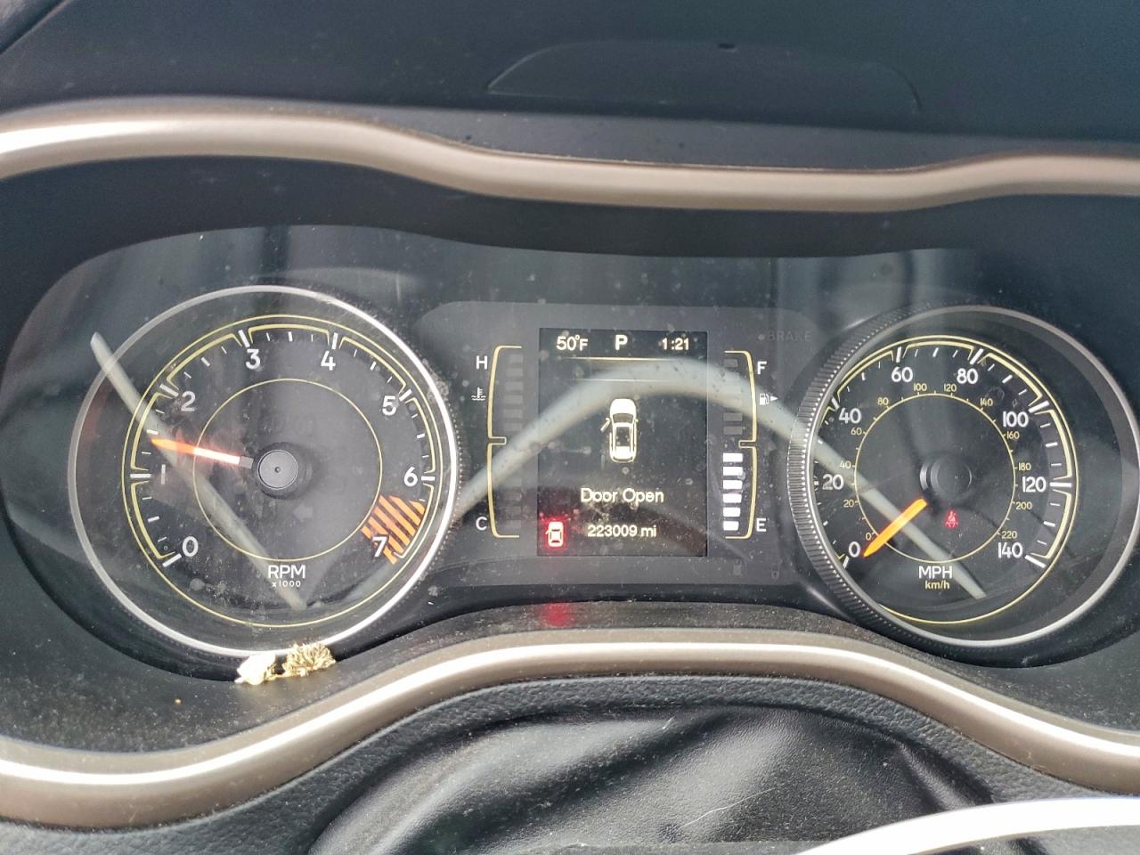 2015 Jeep Cherokee Latitude VIN: 1C4PJLCB1FW676781 Lot: 94166355