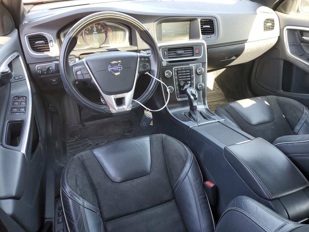 2015 Volvo V60 R Design VIN: YV1902SG1F1190613 Lot: 92545465