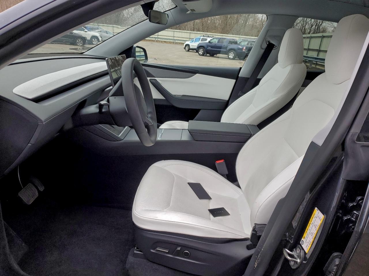 2026 Tesla Model Y VIN: 7SAYGDEEXTF330408 Lot: 93757445