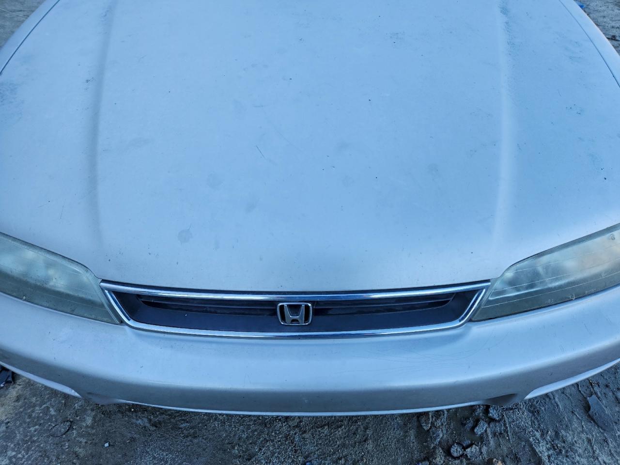 1996 Honda Accord Lx VIN: 1HGCD5637TA061393 Lot: 92816095