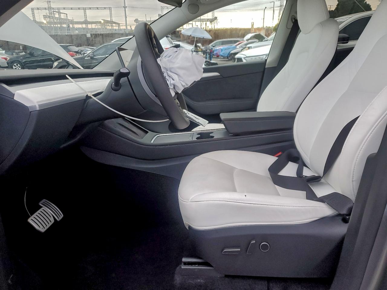 2025 Tesla Model Y VIN: 7SAYGDEFXSF300929 Lot: 93874205