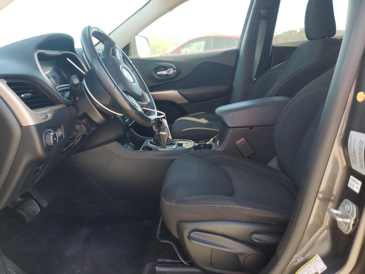 2017 Jeep Cherokee Latitude VIN: 1C4PJLCB4HD239646 Lot: 90984935