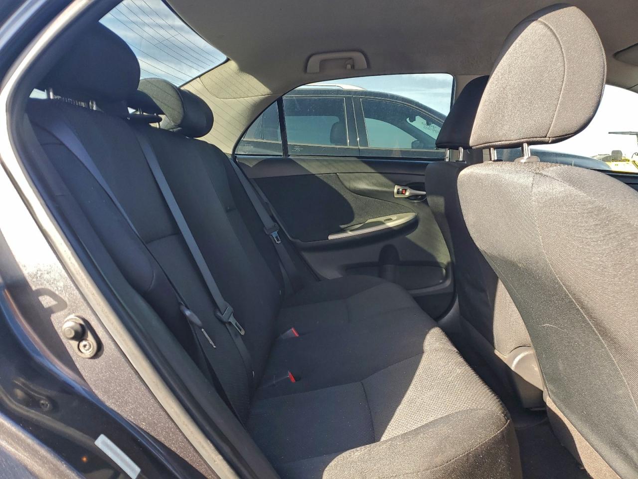 2010 Toyota Corolla Base VIN: 1NXBU4EE1AZ228121 Lot: 94253445