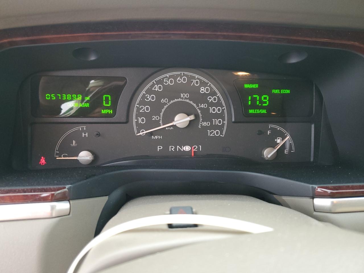 2005 Lincoln Town Car Signature Limited VIN: 1LNHM82W05Y627941 Lot: 91722155