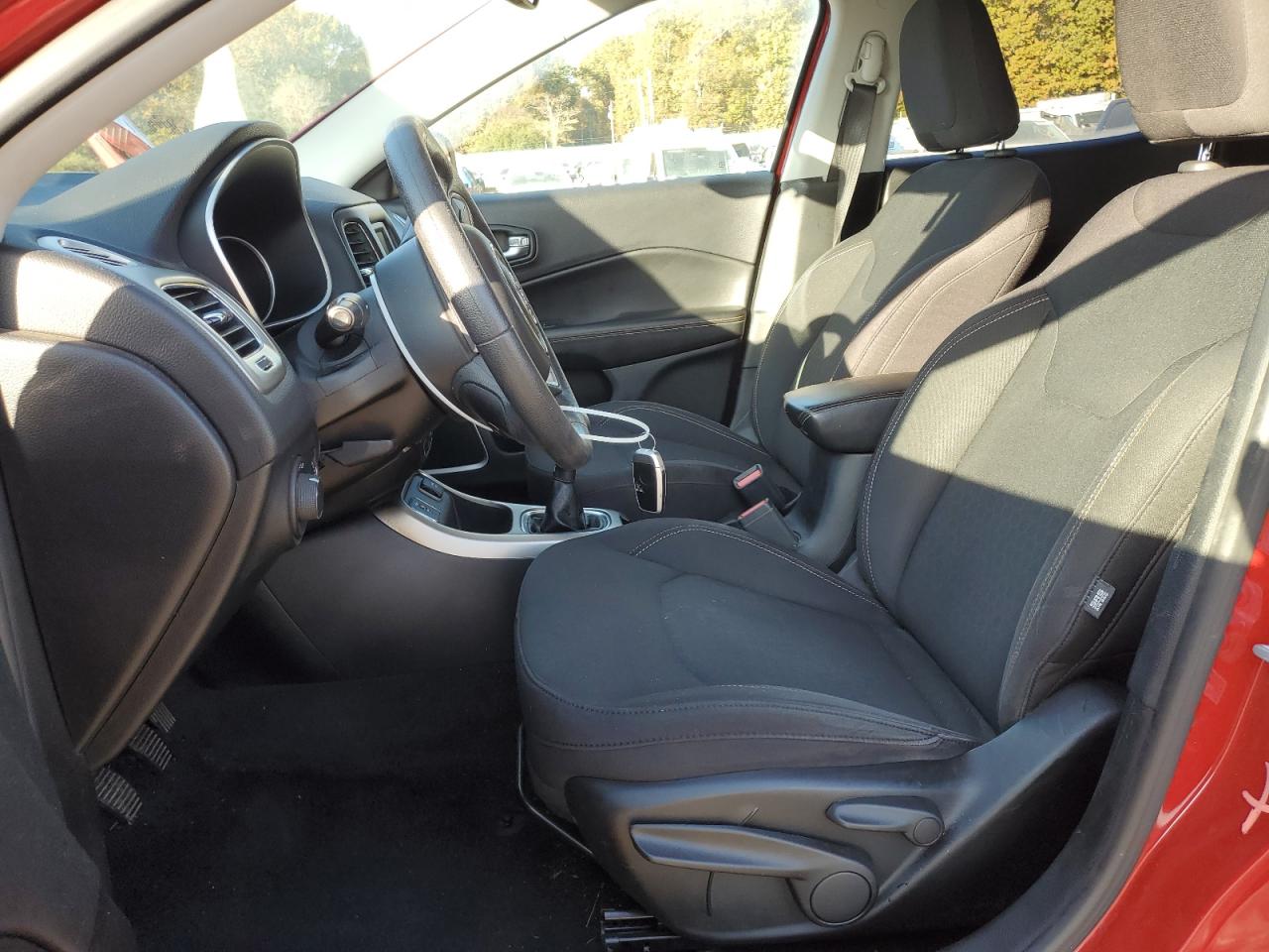 2018 Jeep Compass Sport VIN: 3C4NJCAB5JT271662 Lot: 92833645