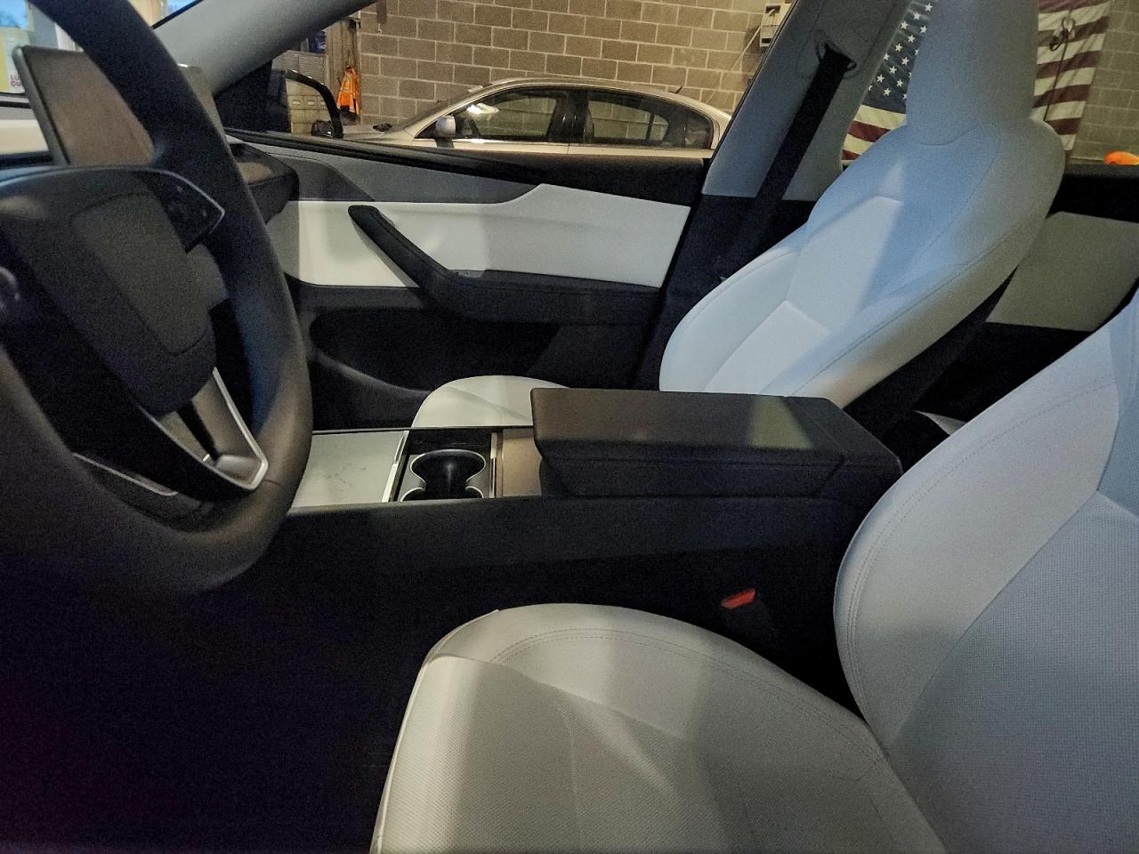 2026 Tesla Model Y VIN: 7SAYGDEE0TF379181 Lot: 93901025