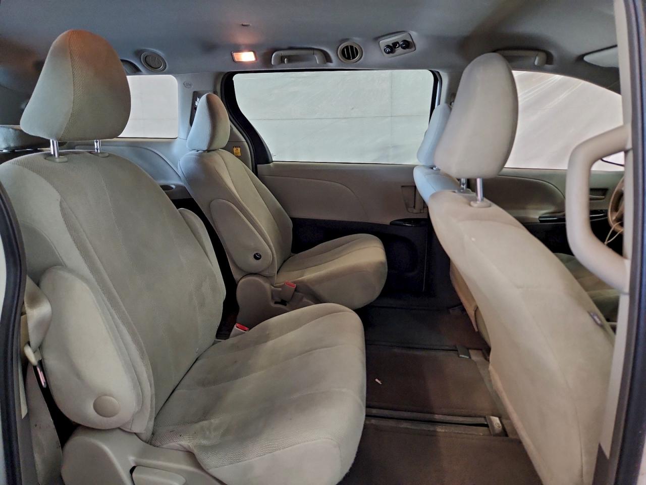 2013 Toyota Sienna VIN: 5TDZK3DC5DS355692 Lot: 92717265