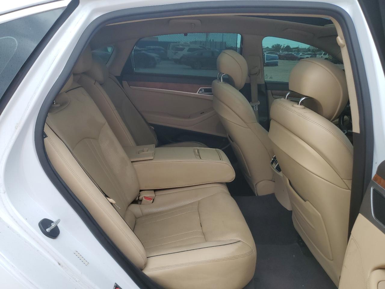 2015 Hyundai Genesis 5.0L VIN: KMHGN4JF7FU080744 Lot: 92717345