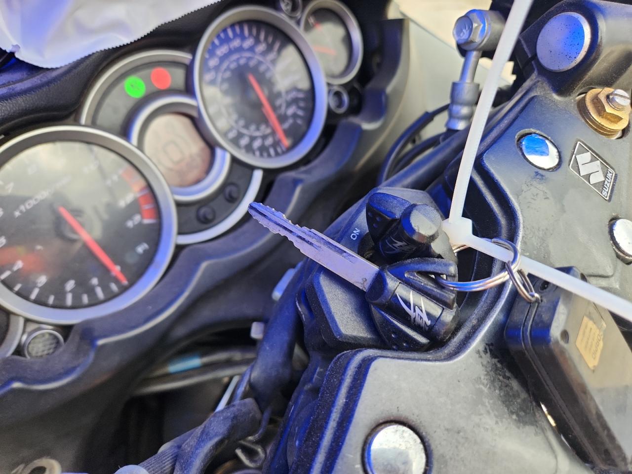 2008 Suzuki Gsx1300 R VIN: JS1GX72A182109327 Lot: 92387495