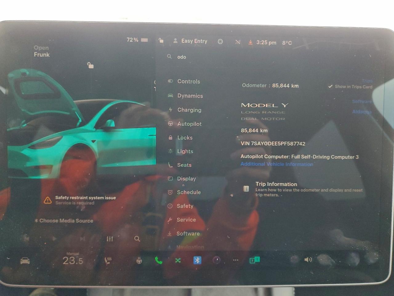 2023 Tesla Model Y VIN: 7SAYGDEE5PF587742 Lot: 93393195