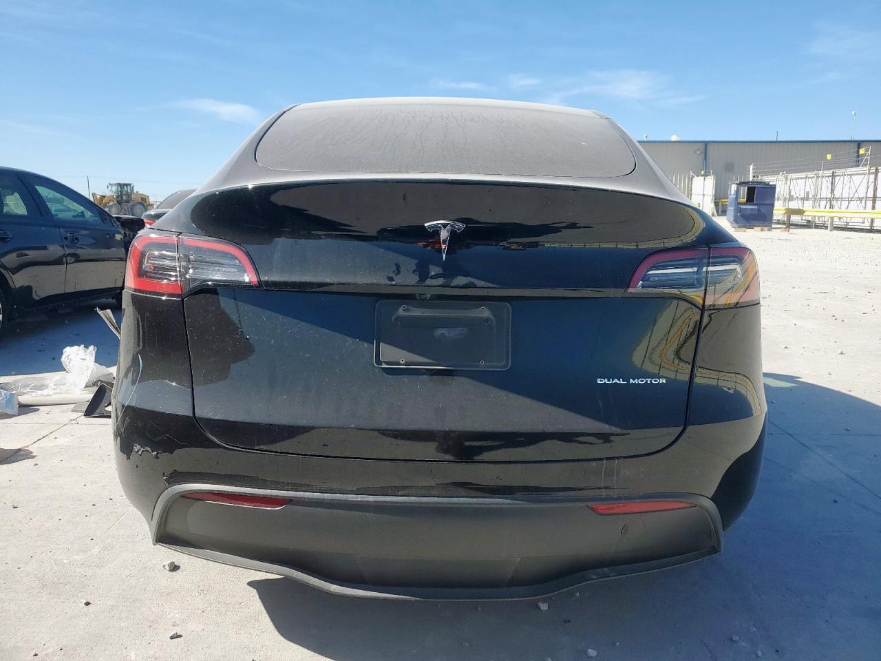 2023 Tesla Model Y VIN: 7SAYGDEE9PF907029 Lot: 91408225