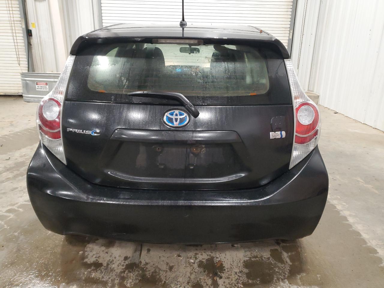 2014 Toyota Prius C VIN: JTDKDTB32E1065858 Lot: 93365875