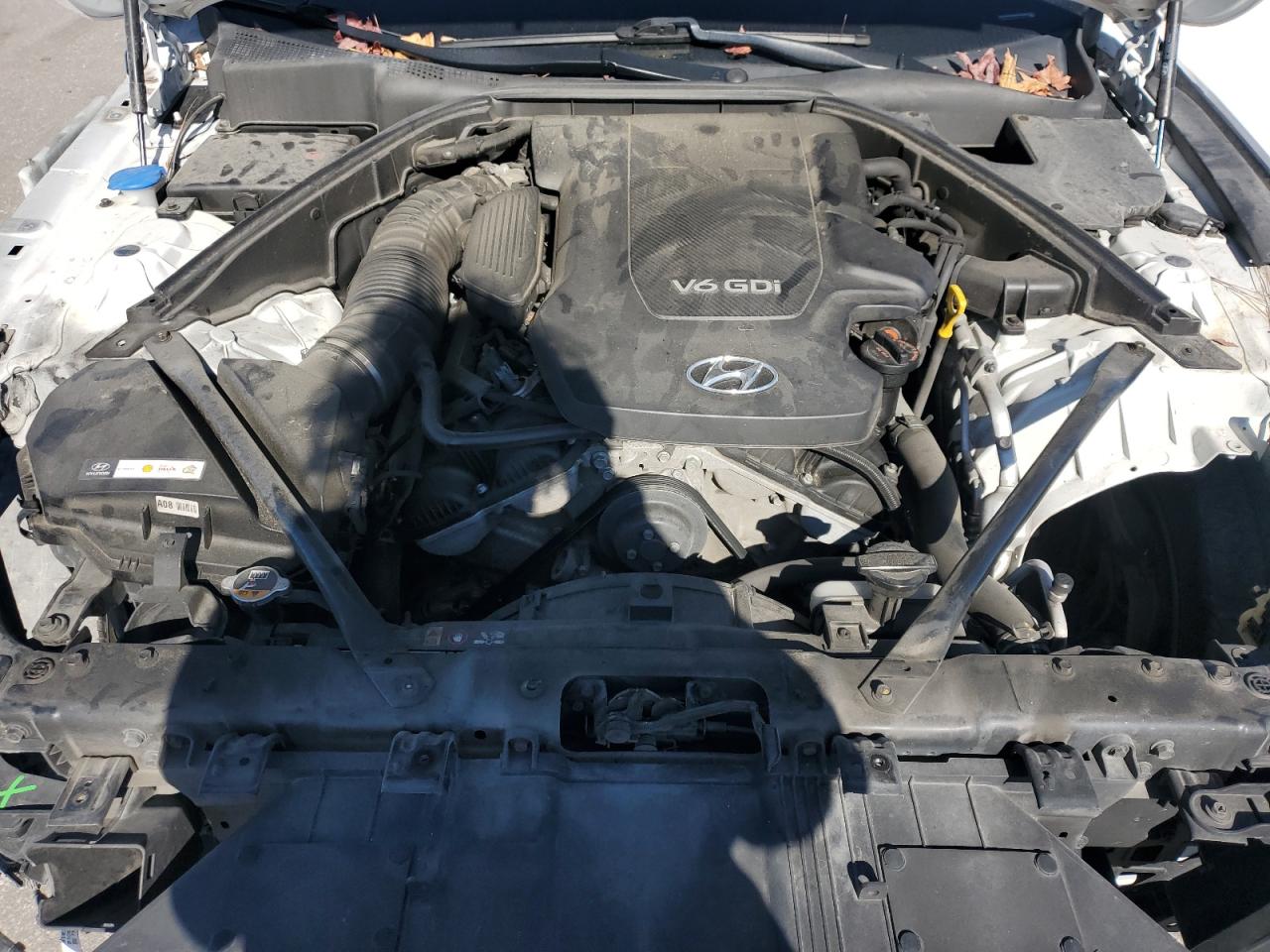 2015 Hyundai Genesis 3.8L VIN: KMHGN4JE9FU102721 Lot: 92642585