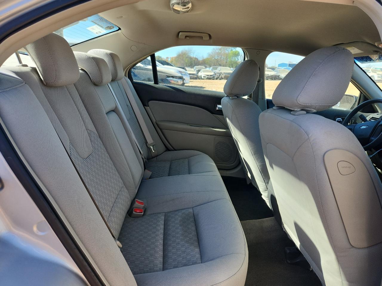 2010 Ford Fusion S VIN: 3FAHP0GA2AR323437 Lot: 92490985