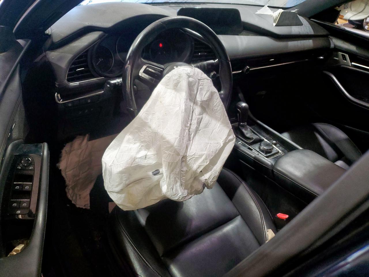 2019 Mazda 3 Preferred VIN: JM1BPAMM8K1143735 Lot: 92679145