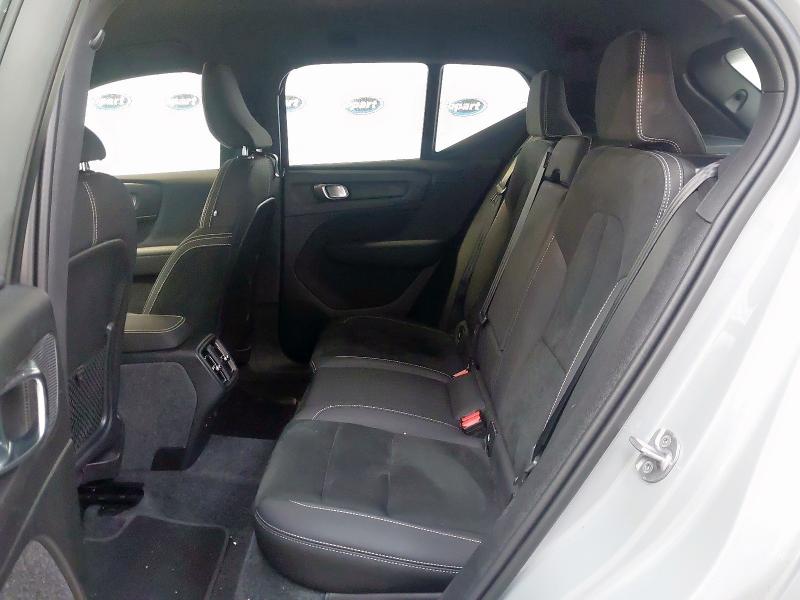 2024 VOLVO XC40 2.0 B3P PLUS DARK 5DR AUTO