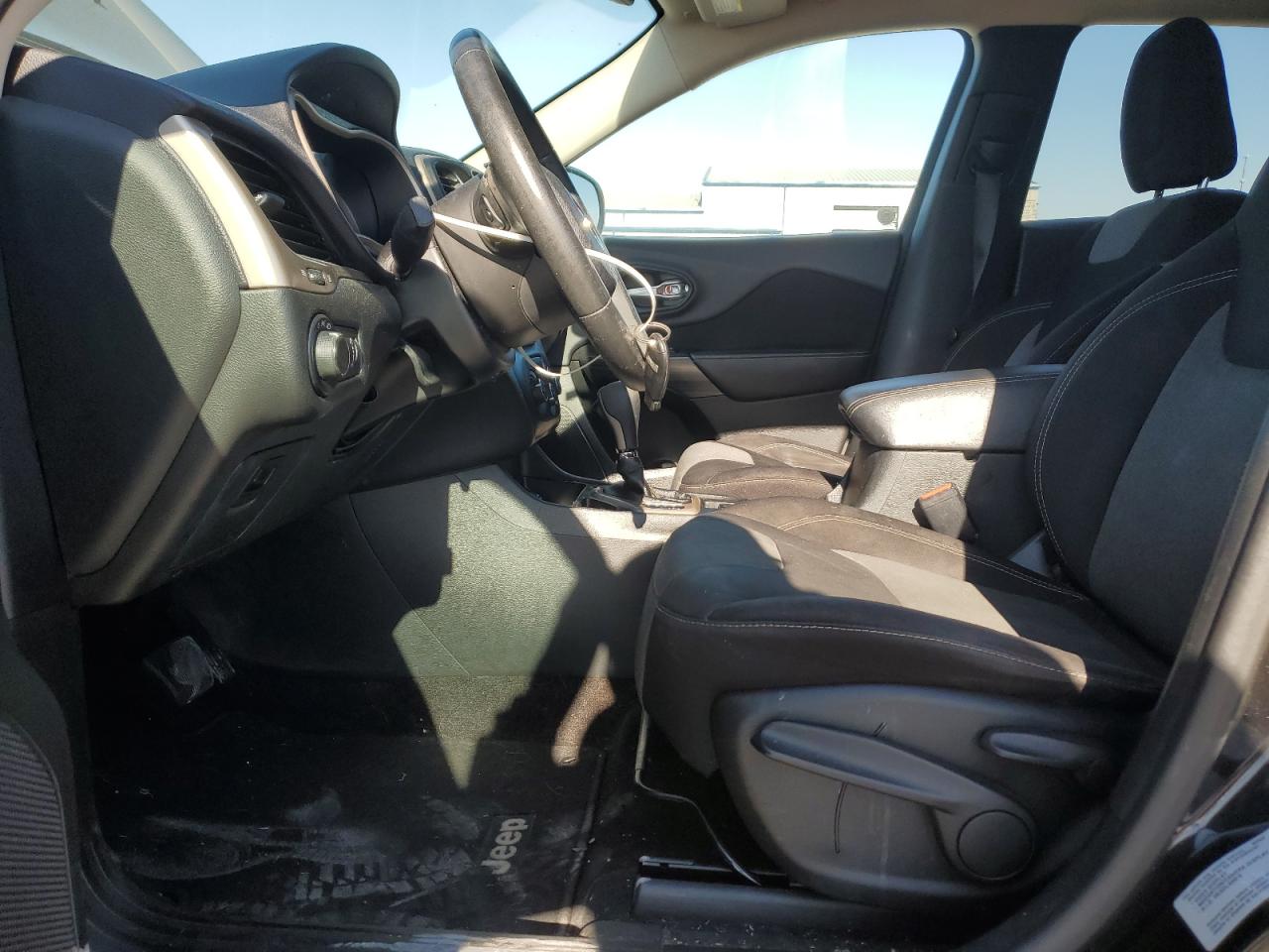 2015 Jeep Cherokee Sport VIN: 1C4PJLAB3FW695982 Lot: 93073195