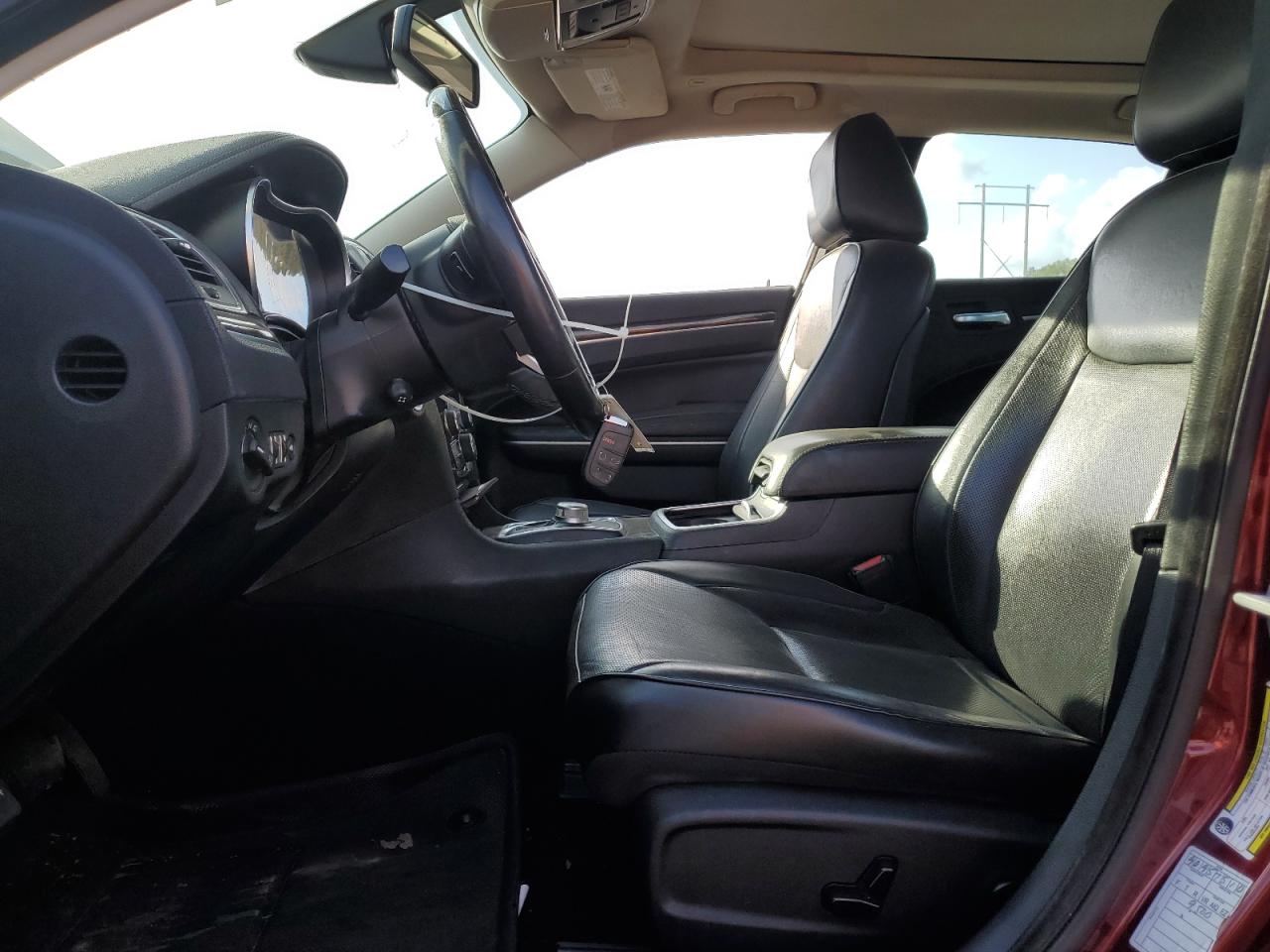 2019 Chrysler 300 Limited VIN: 2C3CCAEG0KH585827 Lot: 93584765