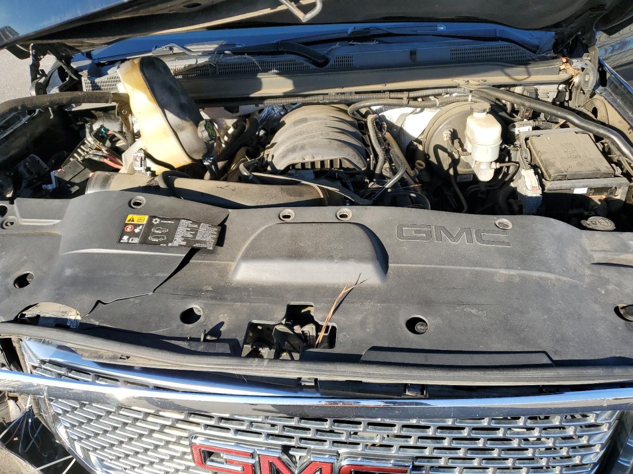 2015 GMC Yukon Xl Denali VIN: 1GKS2JKJXFR650784 Lot: 93260975