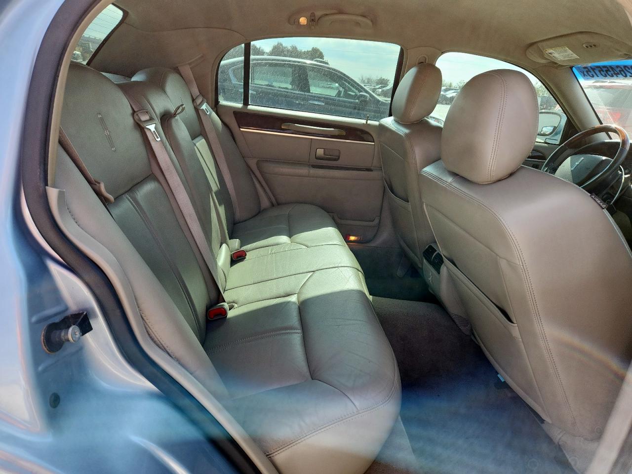 2010 Lincoln Town Car Signature Limited VIN: 2LNBL8CV7AX615794 Lot: 92645515