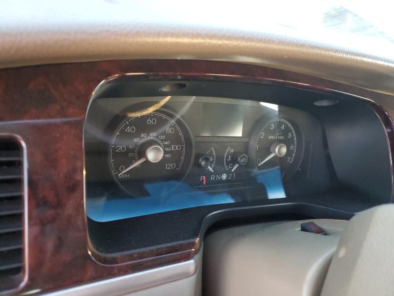 2010 Lincoln Town Car Signature Limited VIN: 2LNBL8CV6AX623823 Lot: 91714535