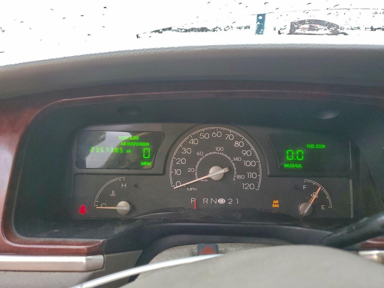 2004 Lincoln Town Car Ultimate VIN: 1LNHM83W34Y609768 Lot: 94487765