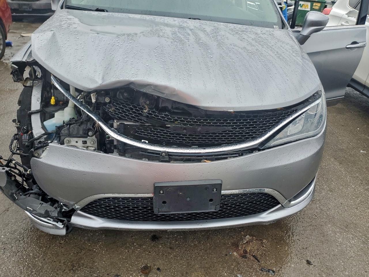 2017 Chrysler Pacifica Touring L VIN: 2C4RC1BG2HR810018 Lot: 93346265