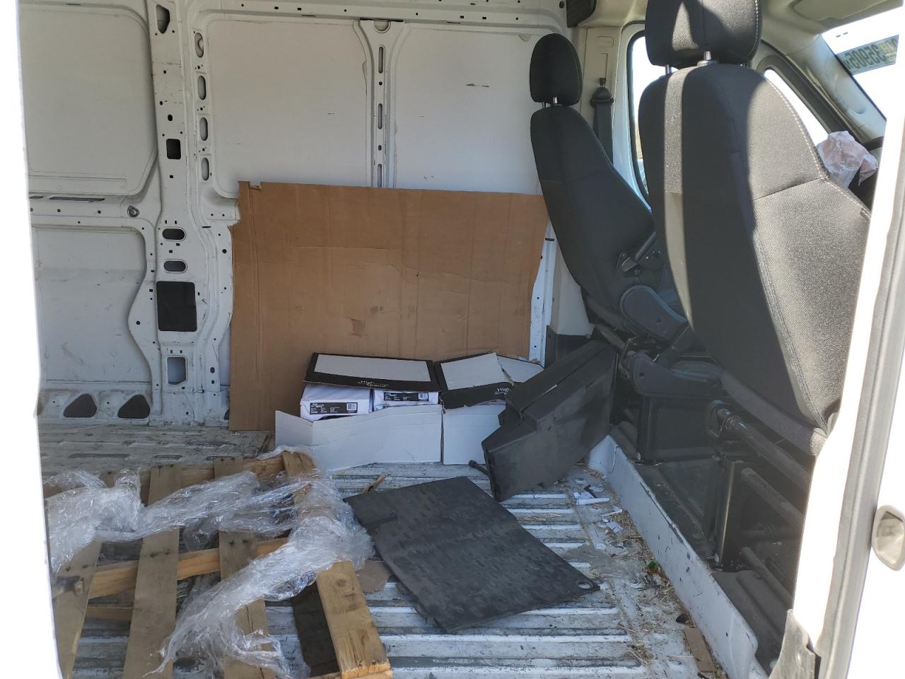 2021 Ram Promaster 2500 Delivery Van VIN: 3C6LRVDG4ME512355 Lot: 90935905