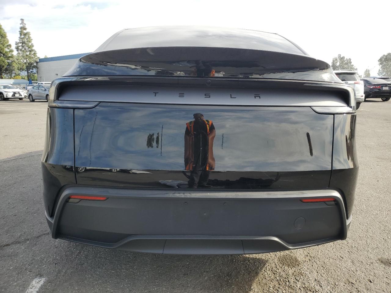 2026 Tesla Model Y VIN: 7SAYGDED7TF413298 Lot: 91472705