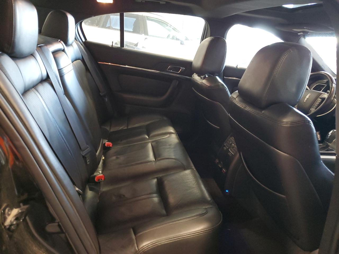 2010 Lincoln Mks VIN: 1LNHL9FT1AG608632 Lot: 92066585