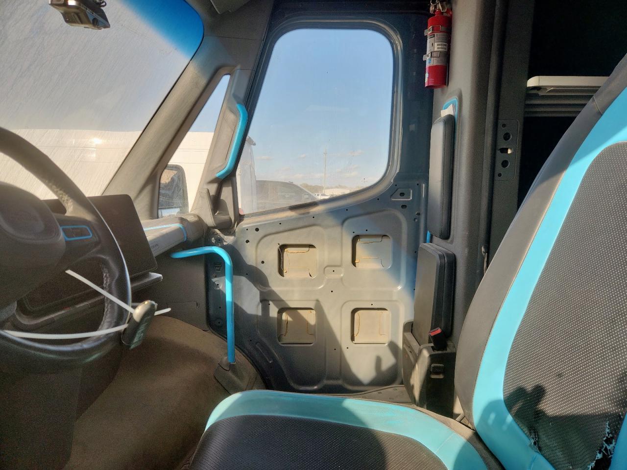 2023 Rivian Edv 700 Delivery Van VIN: 7FCEHEB71PN005947 Lot: 91713025