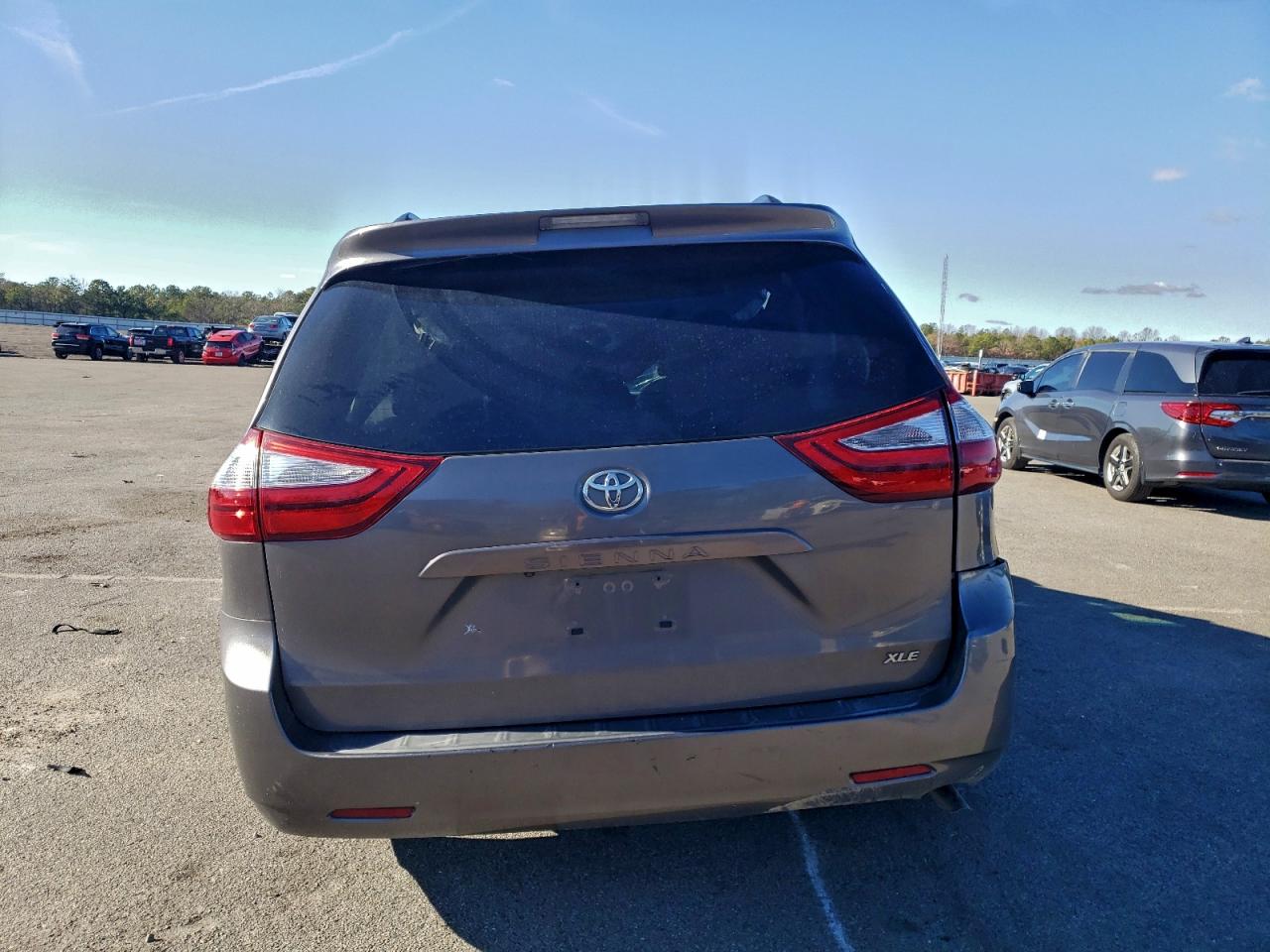 2017 Toyota Sienna Xle VIN: 5TDYZ3DC1HS808817 Lot: 93086375