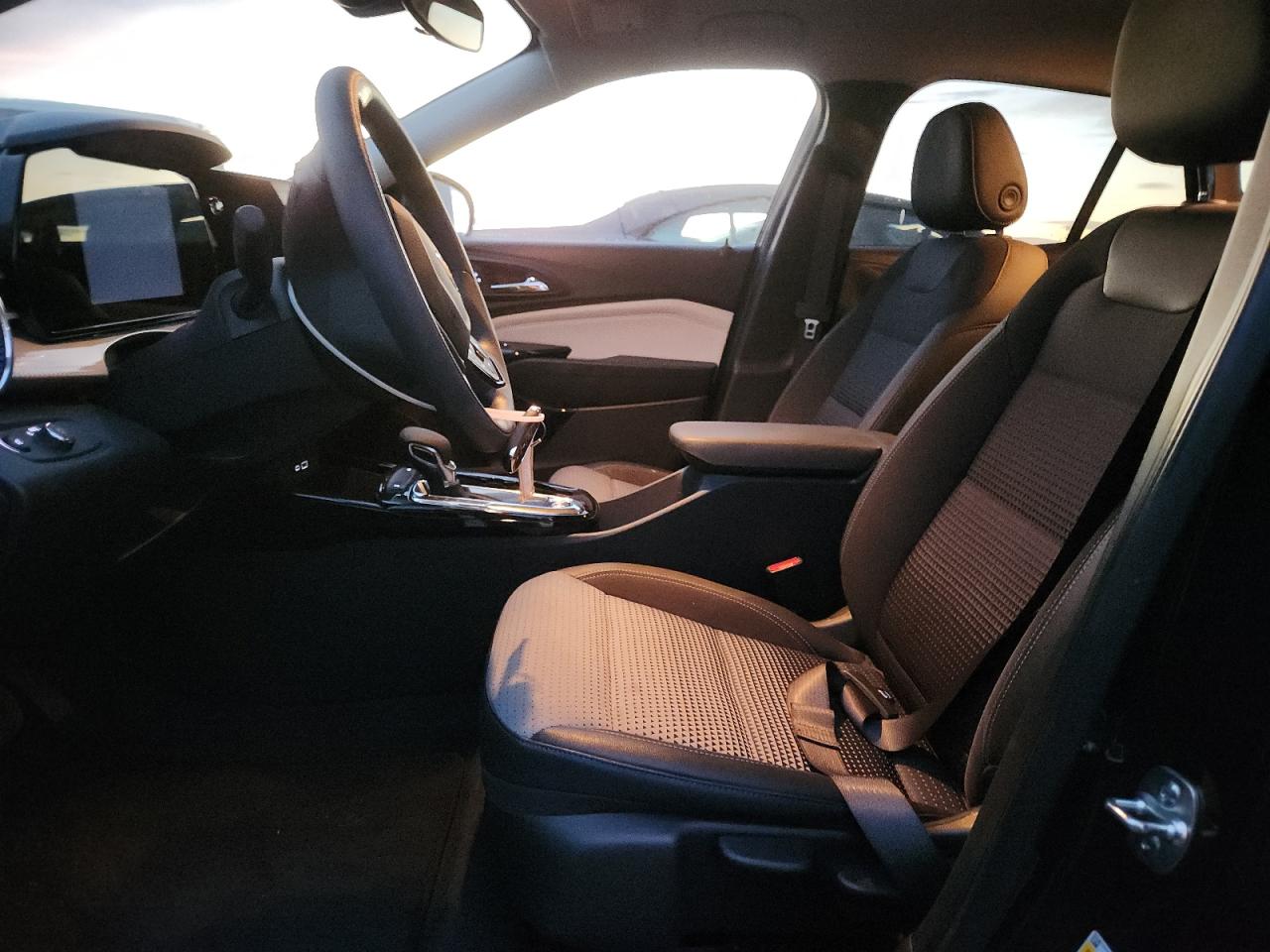 2025 Chevrolet Trax 1Lt VIN: KL77LHEP2SC245729 Lot: 92948475