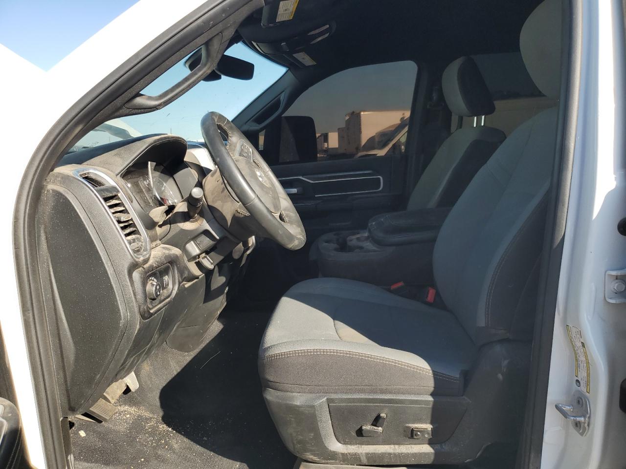 2024 Ram 3500 Big Horn VIN: 3C63R3HL9RG338855 Lot: 92935025