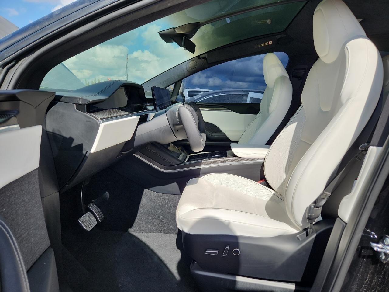 2022 Tesla Model X VIN: 7SAXCBE67NF329708 Lot: 92099555