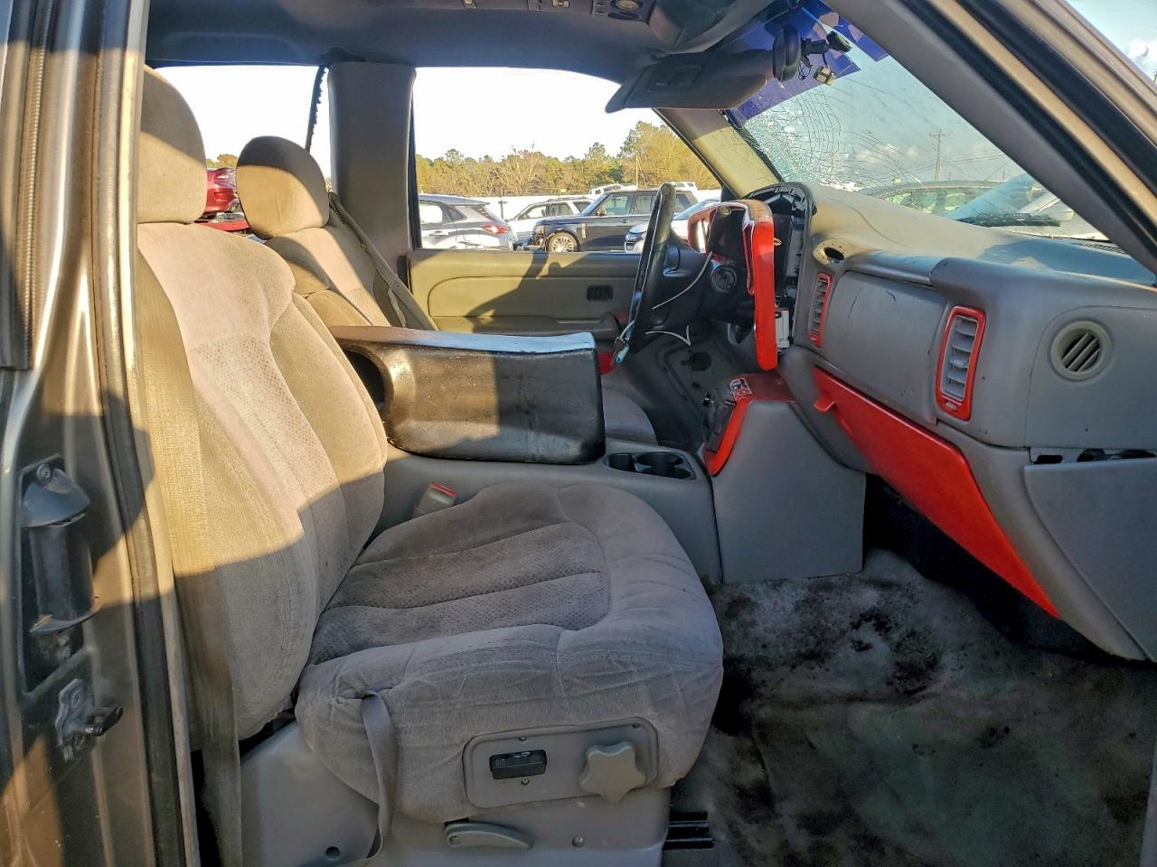 2000 Chevrolet Silverado C1500 VIN: 2GCEC19T8Y1110746 Lot: 94176195