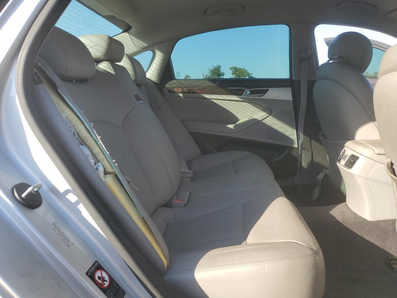 2015 Hyundai Genesis 3.8L VIN: KMHGN4JE4FU050172 Lot: 93555515