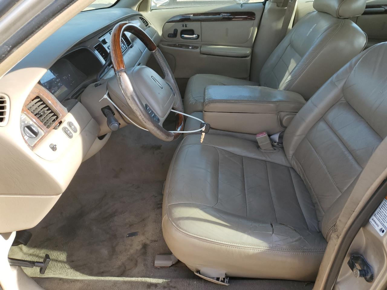 2001 Lincoln Town Car Signature VIN: 1LNHM82W71Y640891 Lot: 91051105